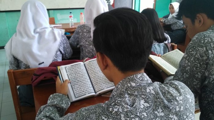 Anak quran pendidikan manfaat sifat alquran wajib mengenal jaiz mustahil rasul adab diajarkan perlu membaca ilustrasi